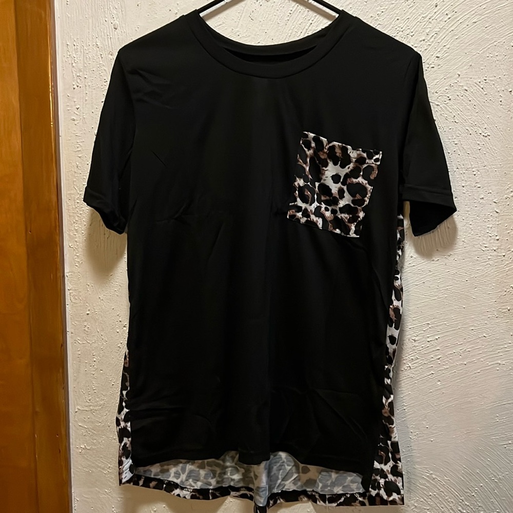 Black tshirt with leopard pocket and leopard print back.